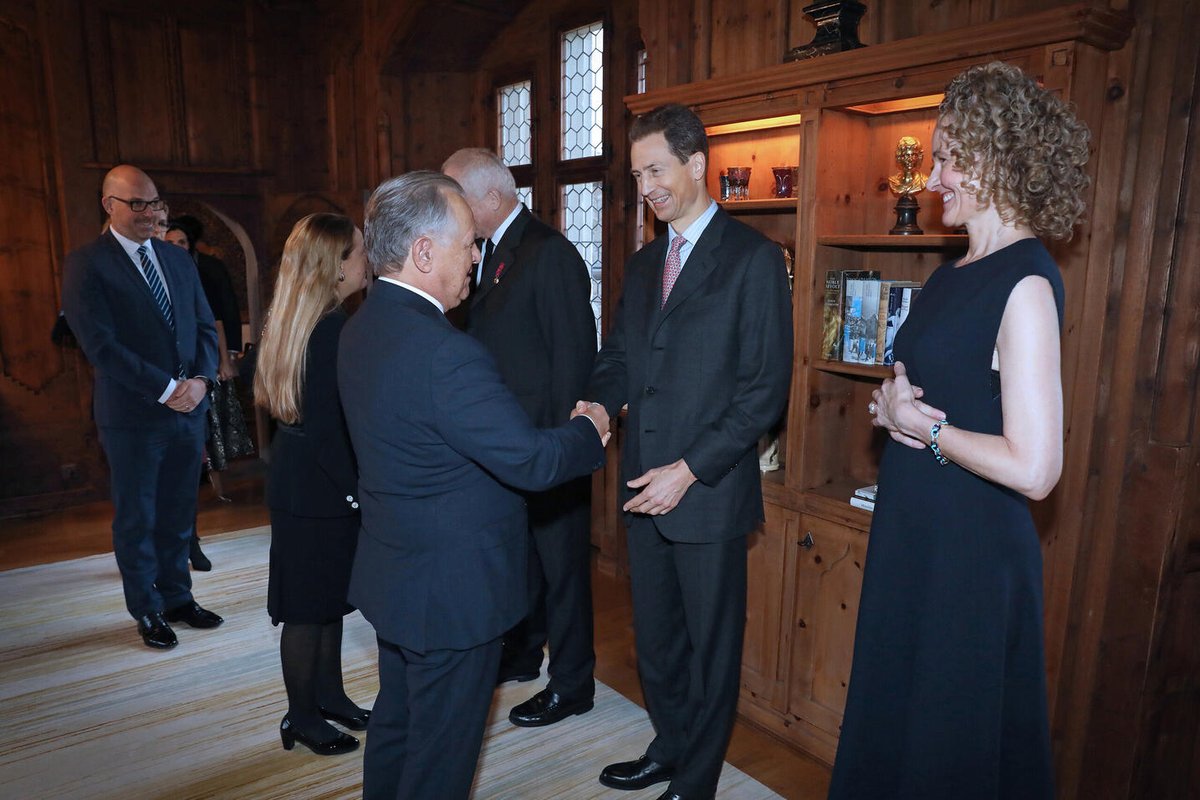 rwthofficial's tweet image. 🇱🇮
#Liechtenstein’s Prince Hans-Adam II with Hereditary Prince Alois and Hereditary Princess Sophie hosted the #NewYear2024 Reception for the cabinet, the diplomatic corps and various representatives at #Vaduz Castle.

📸 Roland Korner #FürstHansAdam #FürstenHaus