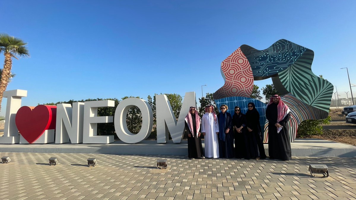 ucl_GBSH's tweet photo. Embarking on a journey through Saudi's healthcare landscape, #MBAHealth students and director @JulieDaviesUK explore innovative solutions with key stakeholders from @NEOM to @SiemensHealth, blending business acumen with the real-world #GlobalHealthChallenge. https://t.co/nPkxnXWsME