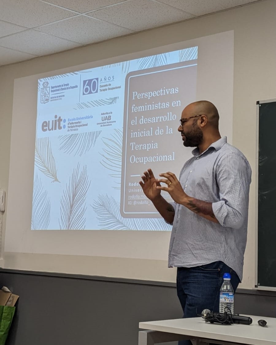 EUIT (@euit_terrassa) on Twitter photo 🔙L'alumnat de 1r del grau en #TeràpiaOcupacional, dins l'assignatura d'Antropologia de la salut de la Dra. <a href="/IndaZango/">Inda Zango Martín</a>, va rebre la visita del Dr. <a href="/RodolfoMorrison/">Rodolfo Morrison</a>, director del Departament de Teràpia Ocupacional i Ciència de l'Ocupació de la Facultat de Medicina de la <a href="/uchile/">Universidad de Chile</a> 🔙L'alumnat de 1r del grau en #TeràpiaOcupacional, dins l'assignatura d'Antropologia de la salut de la Dra. <a href="/IndaZango/">Inda Zango Martín</a>, va rebre la visita del Dr. <a href="/RodolfoMorrison/">Rodolfo Morrison</a>, director del Departament de Teràpia Ocupacional i Ciència de l'Ocupació de la Facultat de Medicina de la <a href="/uchile/">Universidad de Chile</a>
