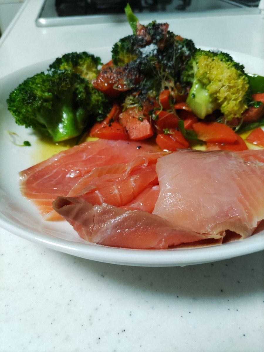 yokolab01's tweet image. 《今日の自炊》

今日で野菜使い切ったよ。🥦🥕🫑
あとはカリフラワーのみかぁ～🙄