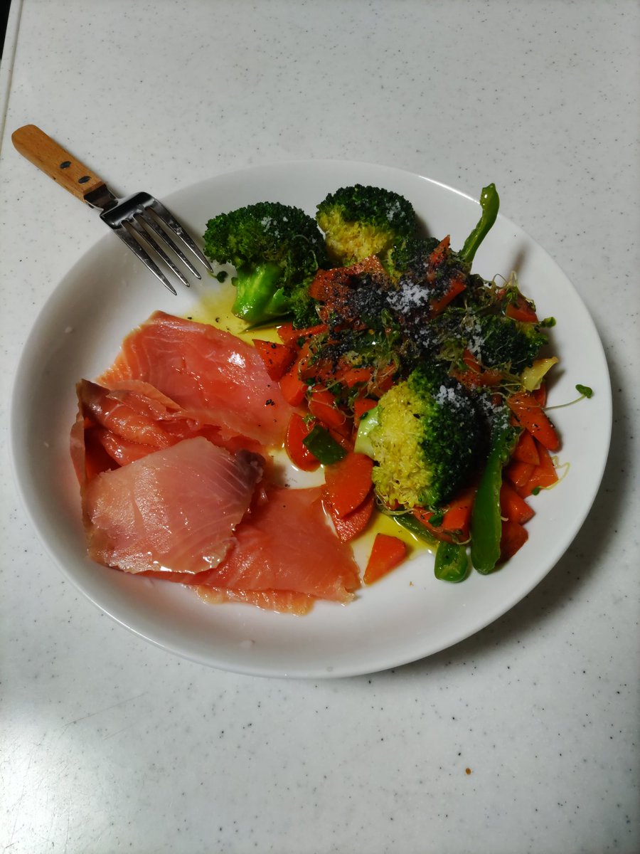 yokolab01's tweet image. 《今日の自炊》

今日で野菜使い切ったよ。🥦🥕🫑
あとはカリフラワーのみかぁ～🙄