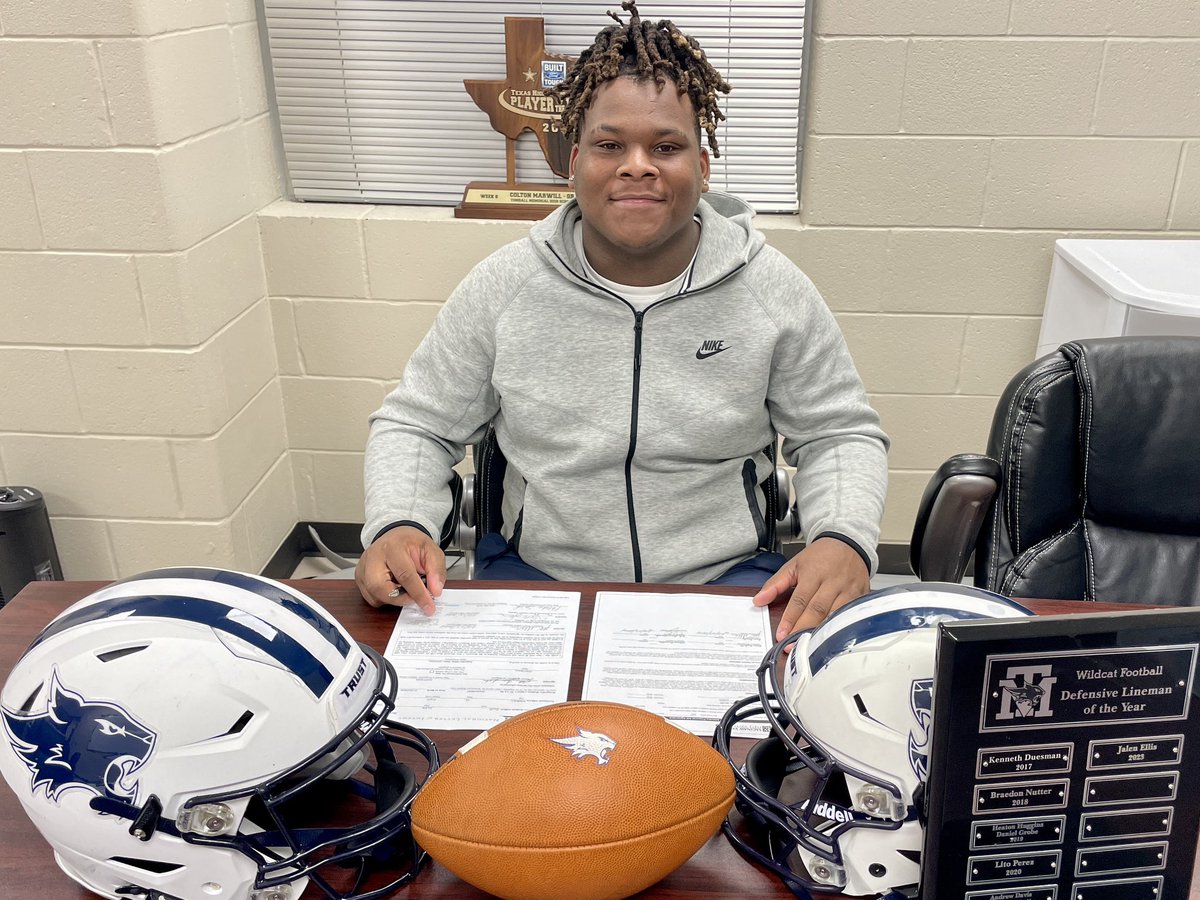 Huge congratulations to <a href="/JalenE64/">Jalen Ellis</a> for signing to <a href="/svsu_football/">SVSU Football</a> ! Saginaw Valley State just go better! #TRUST