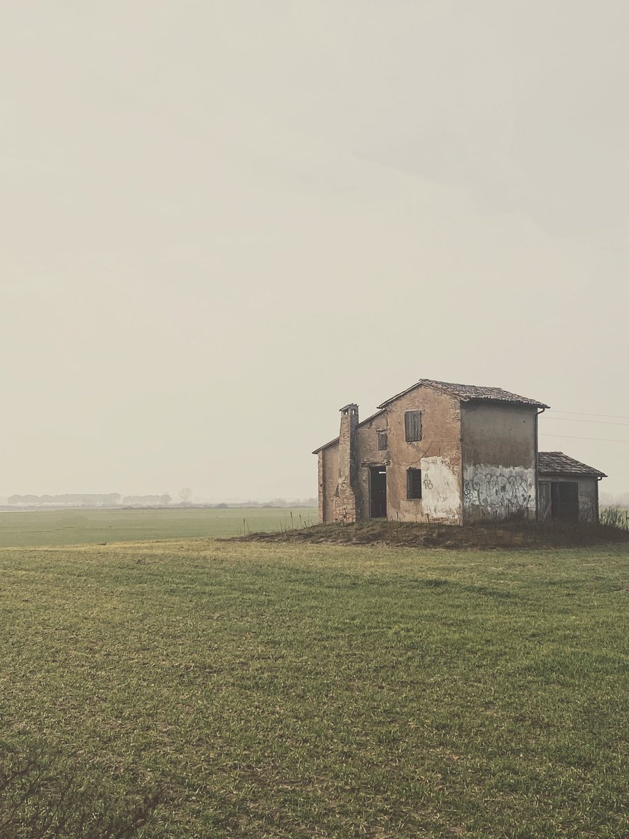“In questa pianura dove orizzonte rincorre da sempre un uguale orizzonte”

📷 mia