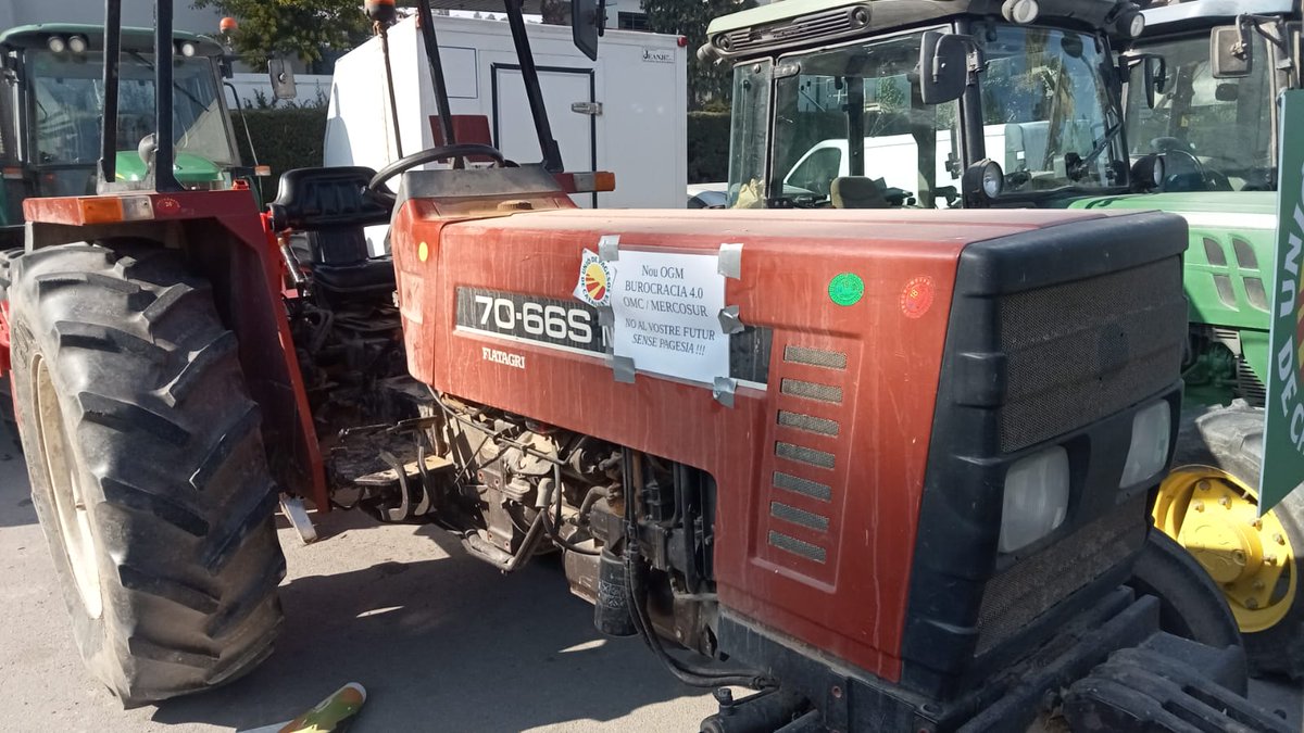 CATNoalsTCI's tweet photo. #Tractorada | Aquests dies a Catalunya veiem com les movilitzacions de la pagesia s'oposen als tractats de lliure comerç com UE-Mercosur, els nous transgénics, i demanen una agricultura fora de la OMC.

🔥❌Stop #UEMercosur❌🔥 https://t.co/6TzDoTMoD9