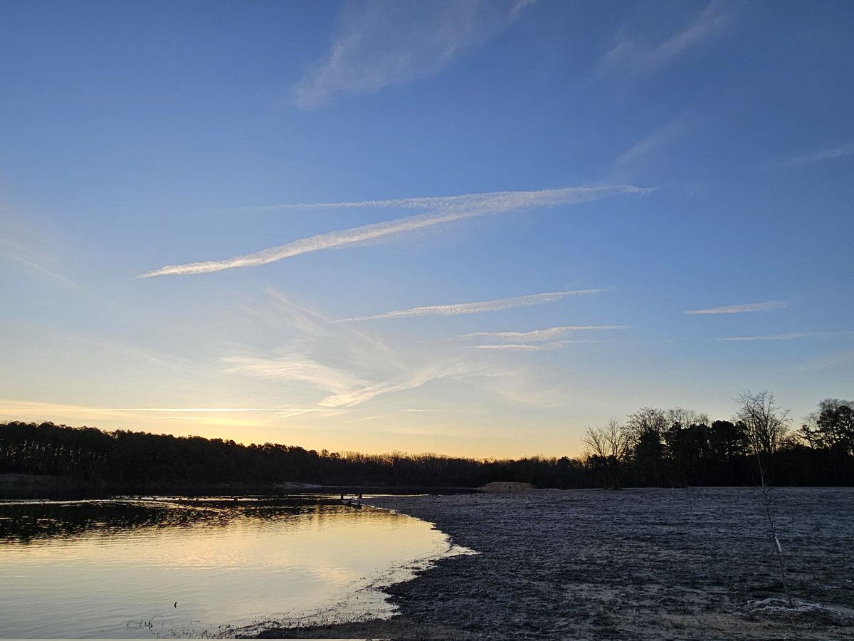 First light reflections ☀️☕️✨️ 
#nature #sunrise #Wednesday 
#February #WinterMorning 
#NaturePhotograhpy