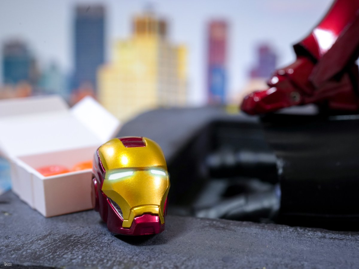 terra8ferrari's tweet photo. 旦那!そろそろ降りてもらえませんかね?
#toyphotography #オモ写 #豆魚雷オモ写
#ironmam #shfiguarts https://t.co/b4nr05O8hH