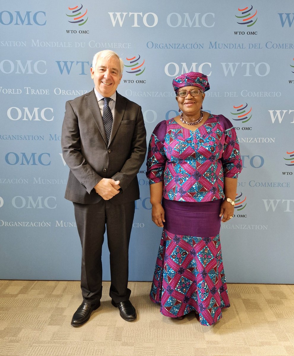 As I leave Geneva I thanked DG @wto @NOIweala for her strenght & hard work to recover the key role of @wto and multilateral trade negotiations in facing 🌍 challenges, especially climate change and food insecurity. Very proud to have been 🇦🇷 PR during her tenure as first woman DG
