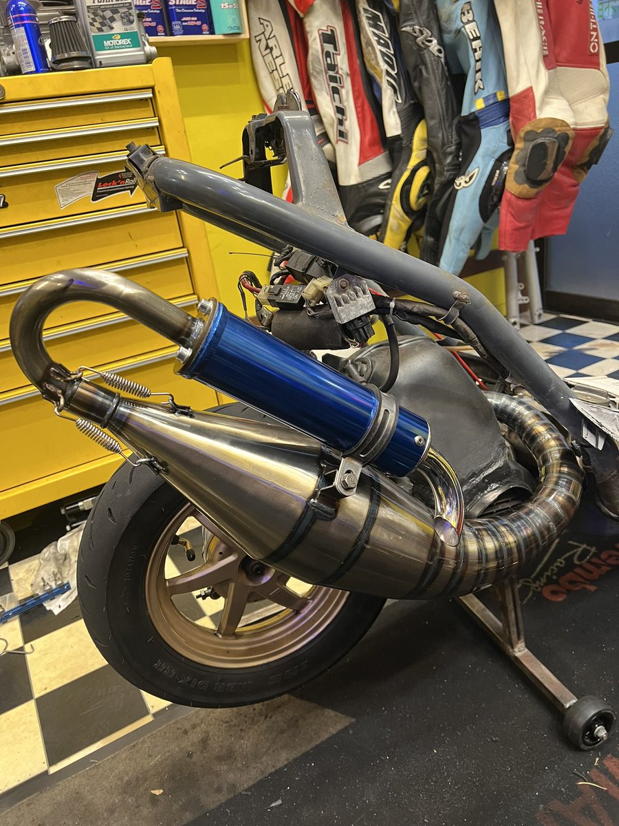 yorozu_factory's tweet photo. エンジン始動 #スーパーディオ #改造スクーター #サーキット仕様 #120cc #空冷 #横須賀 #萬 https://t.co/48WZaZtTi7