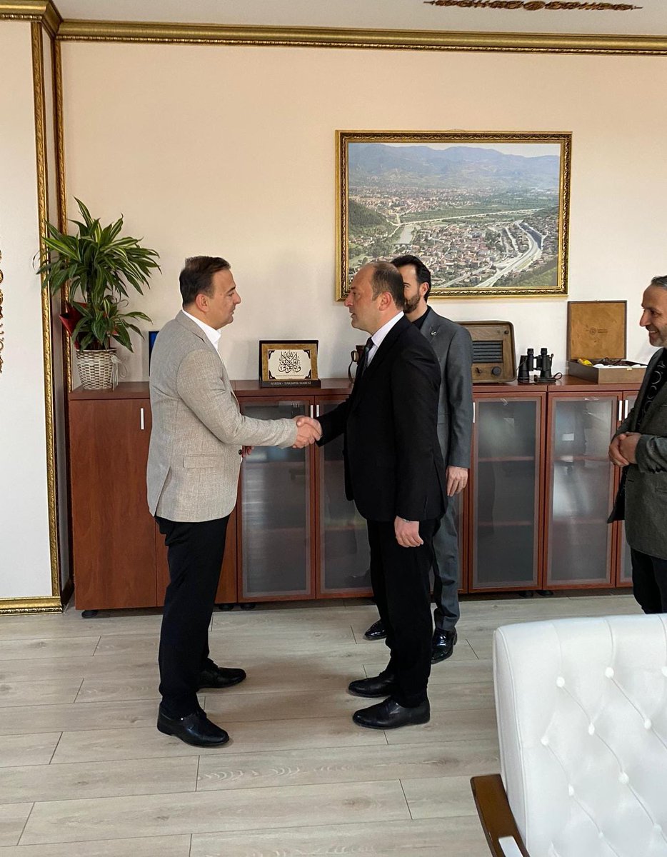 gbbselcukyildiz's tweet photo. 📍Geyve İlçe Kaymakamlığı
Resmi Kurum ziyaretleri kapsamında İlçe Kaymakam’ımız Sayın Murat Güven başta olmak üzere tüm dairelerde çalışan arkadaşlarımızı ziyaret ettik. Nazik karşılamaları için kendilerine çok teşekkür ediyoruz.
#Sakarya #Geyve
#TekHedefGeyveyeHizmet
#SözdeDeğilÖzdeSamimiyet
@rprefahpartisi @ErbakanFatih @rprefahsakarya