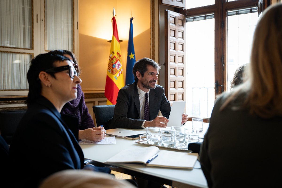 culturagob's tweet photo. El ministro de Cultura, @ernesturtasun, se ha reunido con diferentes asociaciones de mujeres en la Cultura para poner en marcha una nueva línea de trabajo en el Observatorio de Igualdad de Género en la Cultura. 

El objetivo, garantizar una cultura segura para todas las mujeres. https://t.co/PkqSuIcwNb