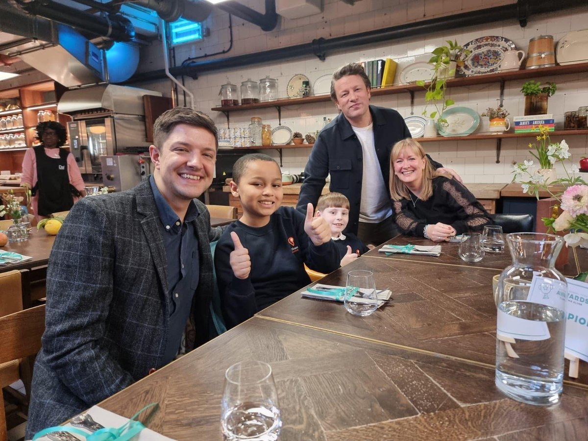prospecthouse's tweet photo. LOVED being a part of this celebration event of our @jamieoliver Good Food School Award 2023 for Sustainability. 🌟🌿🍽️
Nominations now open for the 2024 awards
https://t.co/j9BLLHnk8Z
@BBCTheOneShow @thisisheart @TheSun https://t.co/DAwzOHExOM