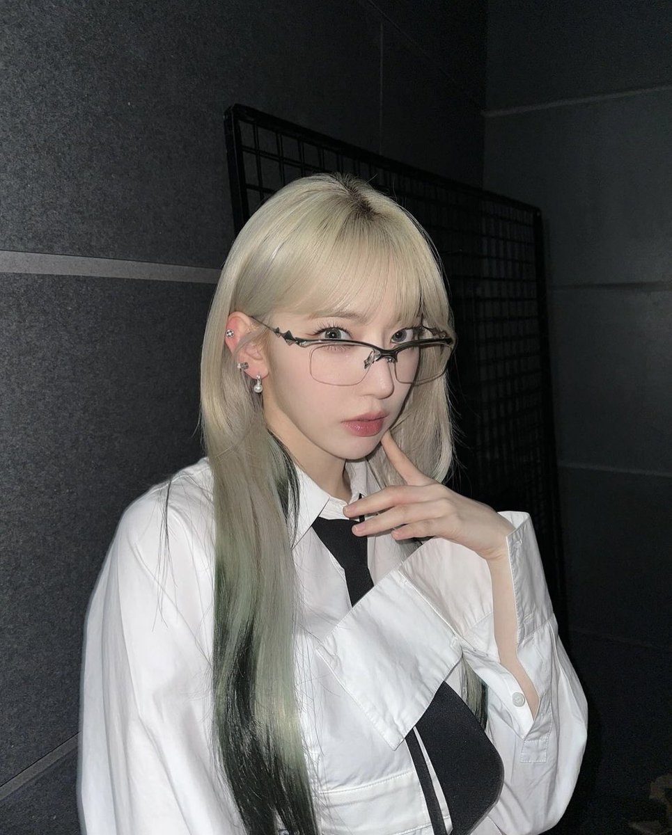 kkuninz's tweet photo. does she not know most of her fans are gay and mentally-ill??? https://t.co/BiWdQFDt1C