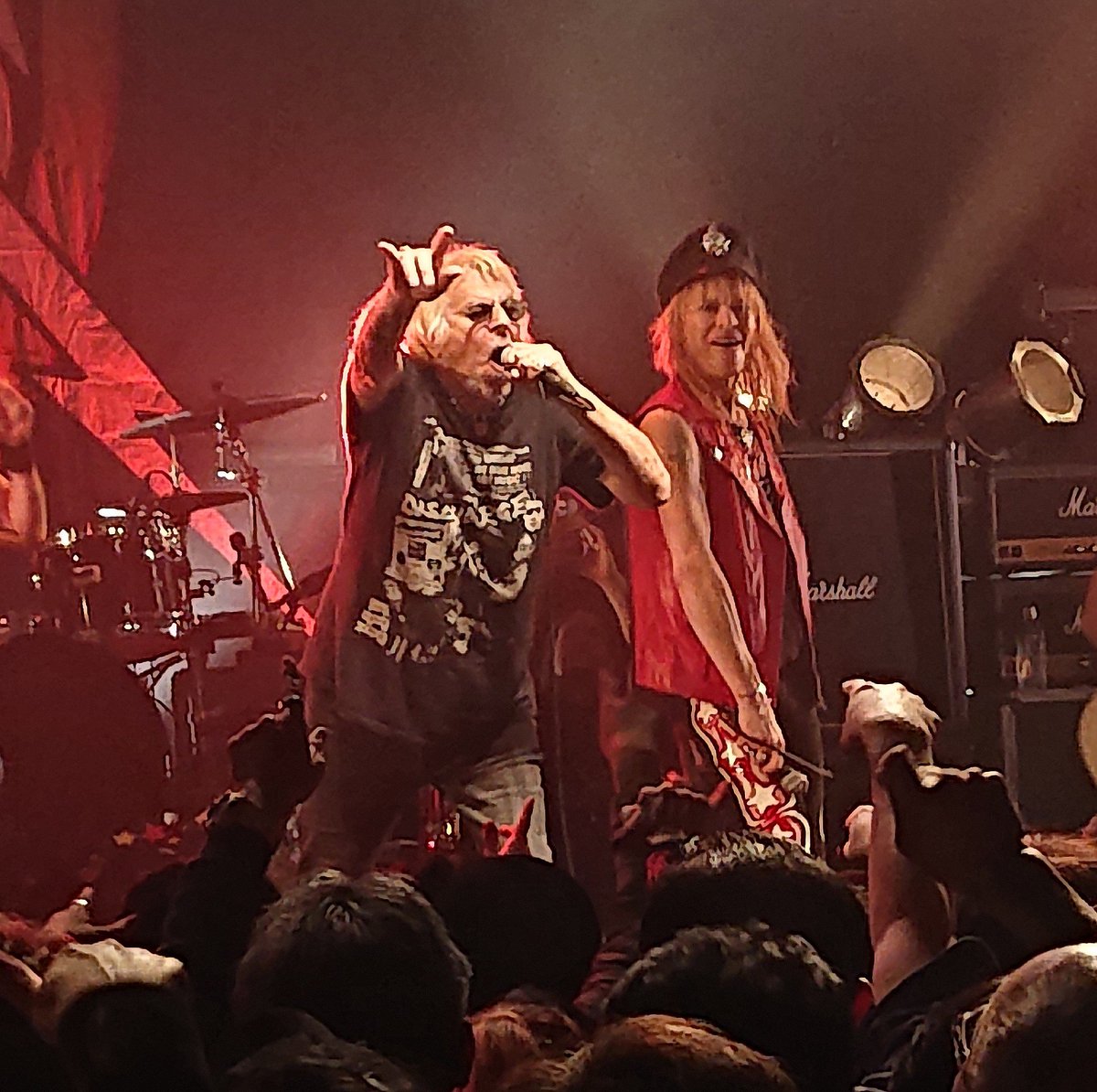 3_sin's tweet image. Things are different today, back in N.Y.…
Ballad of the L.E.S. 聴くと泣けてくる系のおじさんなんですが、モンちゃん下手側の最奥まで無理やり来てくれました！

ロックスターとは何か
それはマイケル・モンローである✨

#MichaelMonroe