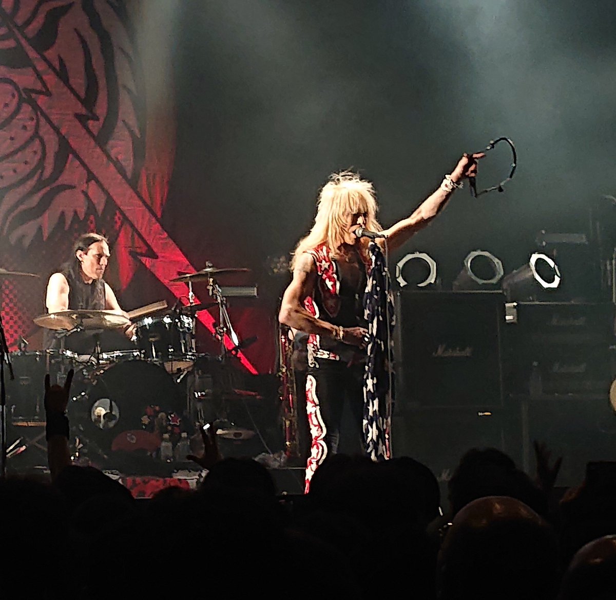 3_sin's tweet image. Things are different today, back in N.Y.…
Ballad of the L.E.S. 聴くと泣けてくる系のおじさんなんですが、モンちゃん下手側の最奥まで無理やり来てくれました！

ロックスターとは何か
それはマイケル・モンローである✨

#MichaelMonroe