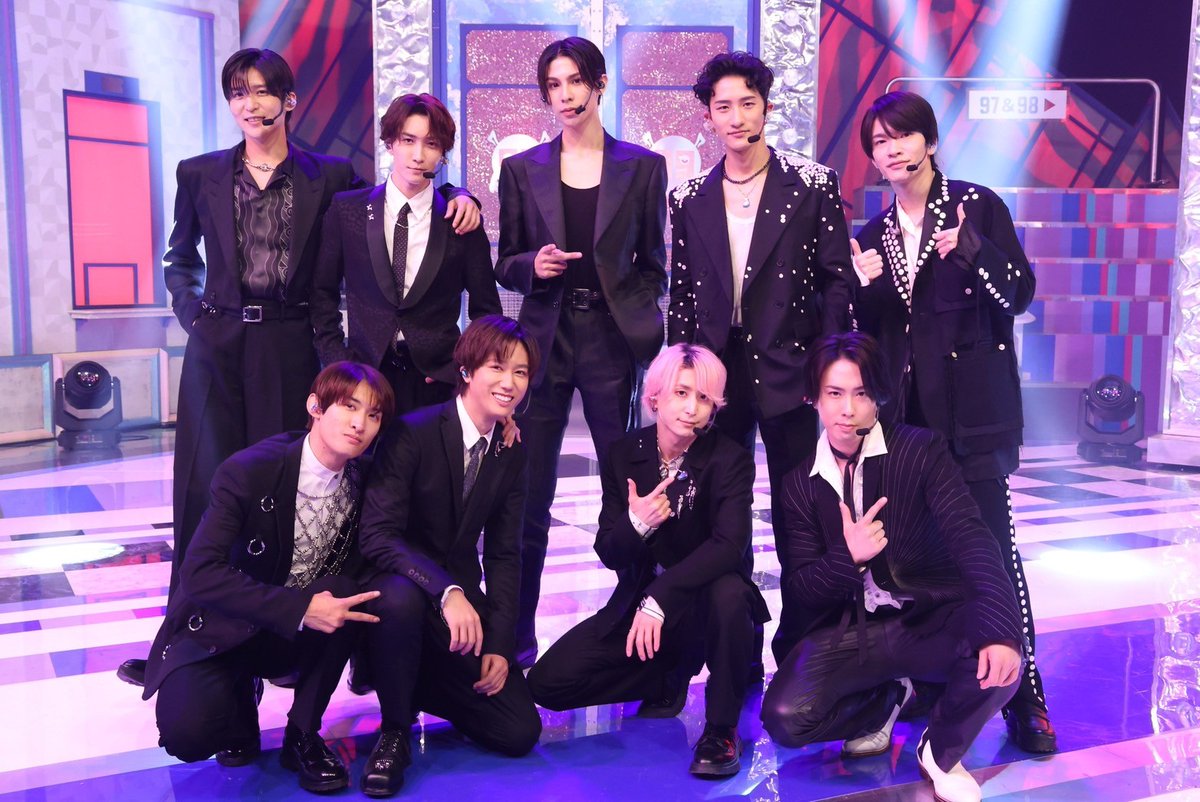 99music_fujitv's tweet photo. #週刊ナイナイミュージック
放送中！💫

「ペア当て９９ビンゴ」
みなさんはいくつわかりましたか？☺️

このあとは！
#SnowMan
「#LOVETRIGGER」 を披露🔫

"トリガー”を���現した振付にも注目💘

#バレンタインに一つめの恋

皆さんの感想をぜひコメントで教えてください😉🎧 https://t.co/sXRhFbJTtU