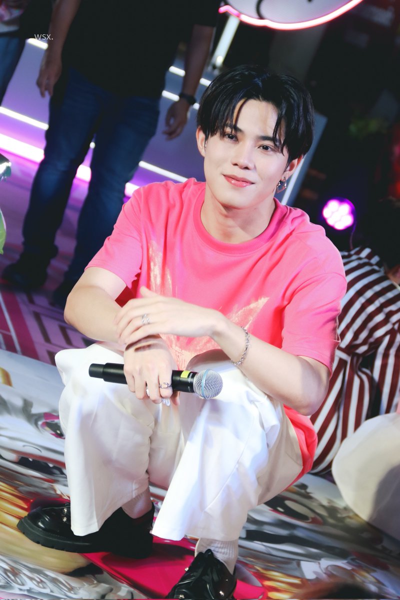 CHOMPUTRIPLES's tweet image. 240207 น้งโอมมีสถานะเป็นก้อนนุ่มม 💖

#Ohmsarit
#OhmPrimetime #PRIMETIMEth