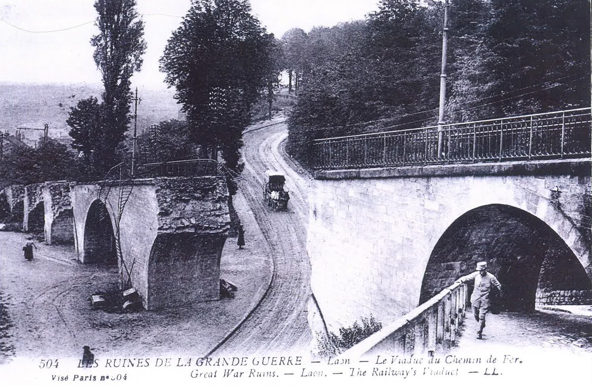 LaonTourisme's tweet photo. [L🅰️ON D'🅰️NT🅰️N]
📍 Vue sur le viaduc du chemin de fer du tramway au lendemain de la Première Guerre (rue Le Nain, ville basse)

Crédit cp ©️ DR

#Laon #laondantan
#Aisne #hautsdefrance #Picardie
#villebasse #WWI #1GM #ruines
#gotolaon #visitlaon
#thenandnow #thenandnowlaon https://t.co/NLLrhXJ1Y9