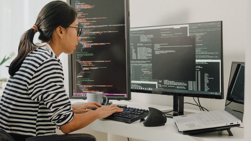 WogiTech's tweet image. (#WoGiTech/#WomenInTech) Féminisation des métiers du numérique : quels enjeux ? 

Si cela passe avant tout par l’éducation et la sensibilisation, les métiers du secteur ont un rôle à jouer pour se montrer attractifs et accessibles. 

v/ @Echos_Solutions - buff.ly/3Uy8f9A