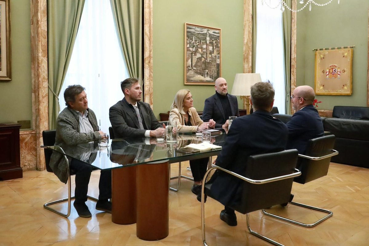 Ayuntamiento de Collado Villalba (@ayuntamientocv) on Twitter photo 🤝 La alcaldesa <a href="/mariolavargasPP/">Mariola Vargas</a>, el concejal <a href="/adanvaldegrama/">Adan Martínez Valdegrama</a> y técnicos de urbanismo se han reunido con el Delegado de Gobierno <a href="/franmartagui/">Fran Martín Aguirre</a> para que dé solución al soterramiento de la A-6 a su paso por el municipio como único punto contaminante de #ColladoVillalba. 🤝 La alcaldesa <a href="/mariolavargasPP/">Mariola Vargas</a>, el concejal <a href="/adanvaldegrama/">Adan Martínez Valdegrama</a> y técnicos de urbanismo se han reunido con el Delegado de Gobierno <a href="/franmartagui/">Fran Martín Aguirre</a> para que dé solución al soterramiento de la A-6 a su paso por el municipio como único punto contaminante de #ColladoVillalba.