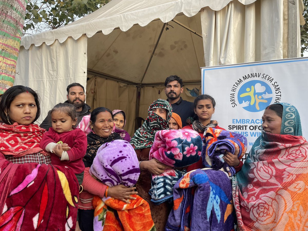sonalgoelias's tweet photo. Let's embrace empathy for others, acknowledging the unique struggles each individual faces 🙏👏
Hats off to the committed team at #SarvaHitam Manav Seva Sansthan for their tireless work with #ProjectAruna who distributed warm blankets in slum area of RK Puram 👏👏
Let's stand together in backing their ongoing efforts to aid the less fortunate, especially during this time of the year 🔥💫
#Empathy #NGO #ProjectAruna #Compassion #WinterClothesCollectionDrive