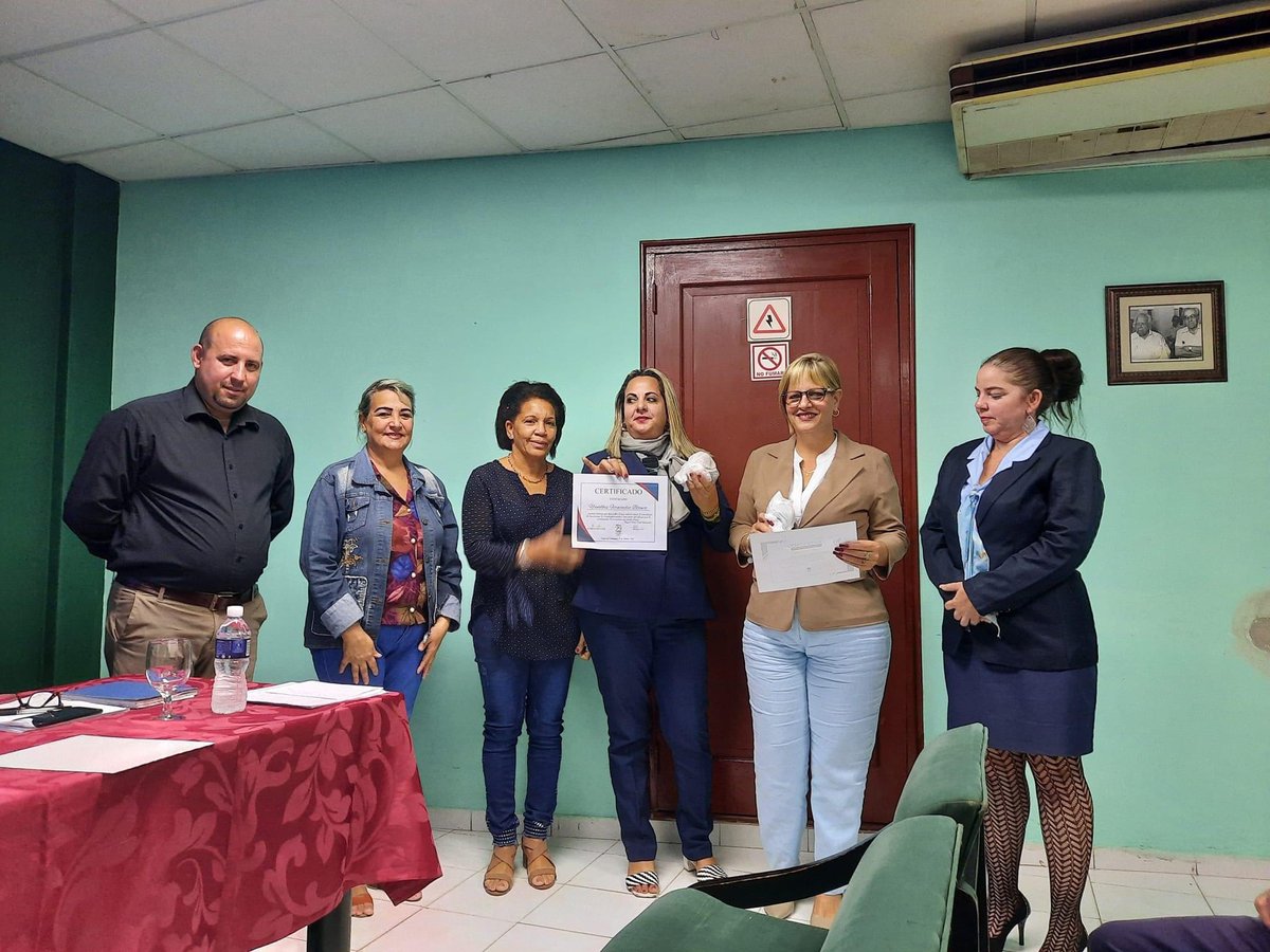 Mañana de intercambios de trabajo, desarrolla la Dirección Provincial de Cadeca Camagüey balance anual, en ocasión de los 510 años de la fundación de la Villa y recreando magníficos resultados económicos del año 2023
#Camaguey510 
<a href="/cadecaoficial/">CADECA Oficial</a> <a href="/AngelaMadayFer1/">Angela Maday Fernández López</a> <a href="/VelascoGzlez03/">Alejandro</a>