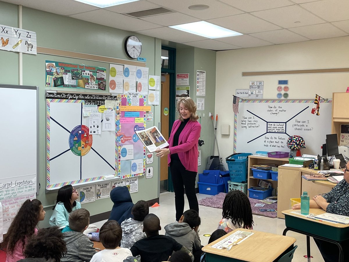OverlookReading's tweet photo. Guest Readers are helping us celebrate World Read Aloud Day! #overlookreads https://t.co/Q3OXXtxIXy