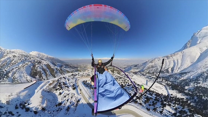gazeteci24's tweet photo. Erzincan'da yamaç paraşütü pilotları paramotora çift katlı ranza entegre edip uçtu
ANADOLU AJANSI 
https://t.co/xzKNADjCXo
#Erzincan #çiftkatlı #ranza #yamaçparaşütü #ErganDağı #KayakMerkezi #Adrenalin https://t.co/BKsDnDdySQ