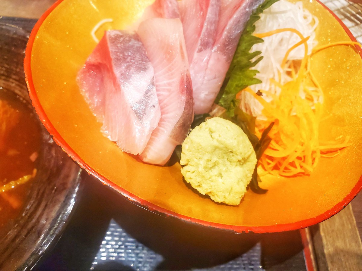 bigdada1011's tweet photo. 今日の夕飯🍴
鰤づくし定食🎶刺身、煮付け、焼き
ある意味、健康食！押忍。 https://t.co/GvQ6SAqwPx
