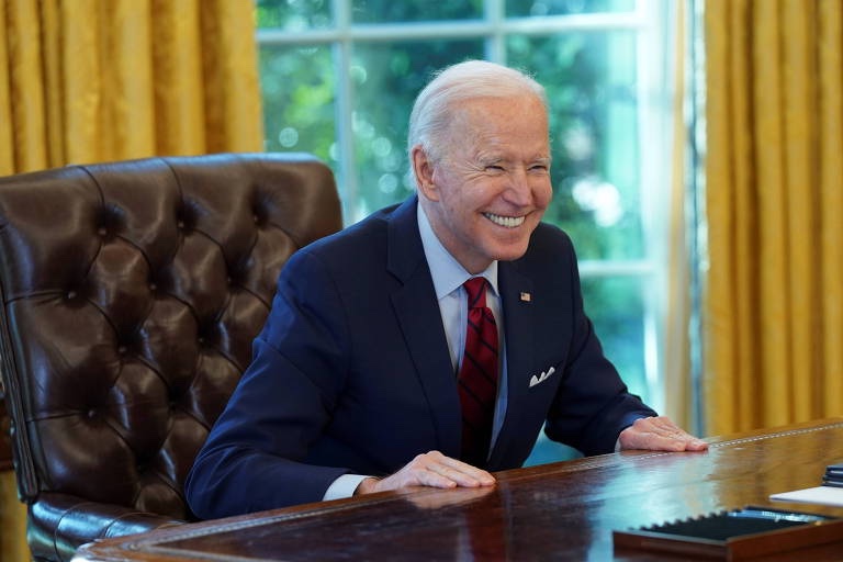 ThatmattersNews's tweet photo. Biden Aces Cognition Test Where All The Questions Were Just Calculating 10% Of Large Dollar Figures https://t.co/xCtxELKhas