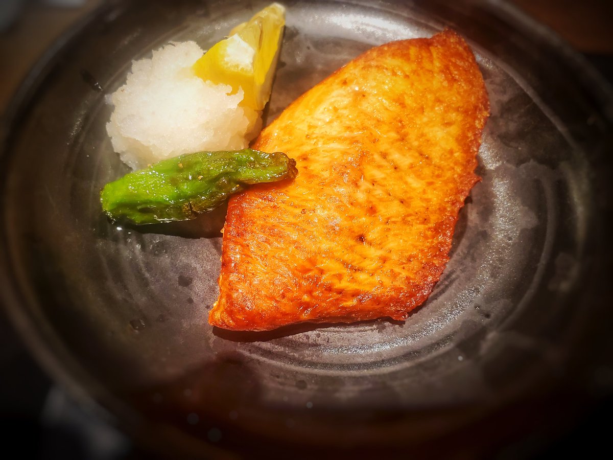 bigdada1011's tweet photo. 今日の夕飯🍴
鰤づくし定食🎶刺身、煮付け、焼き
ある意味、健康食！押忍。 https://t.co/GvQ6SAqwPx