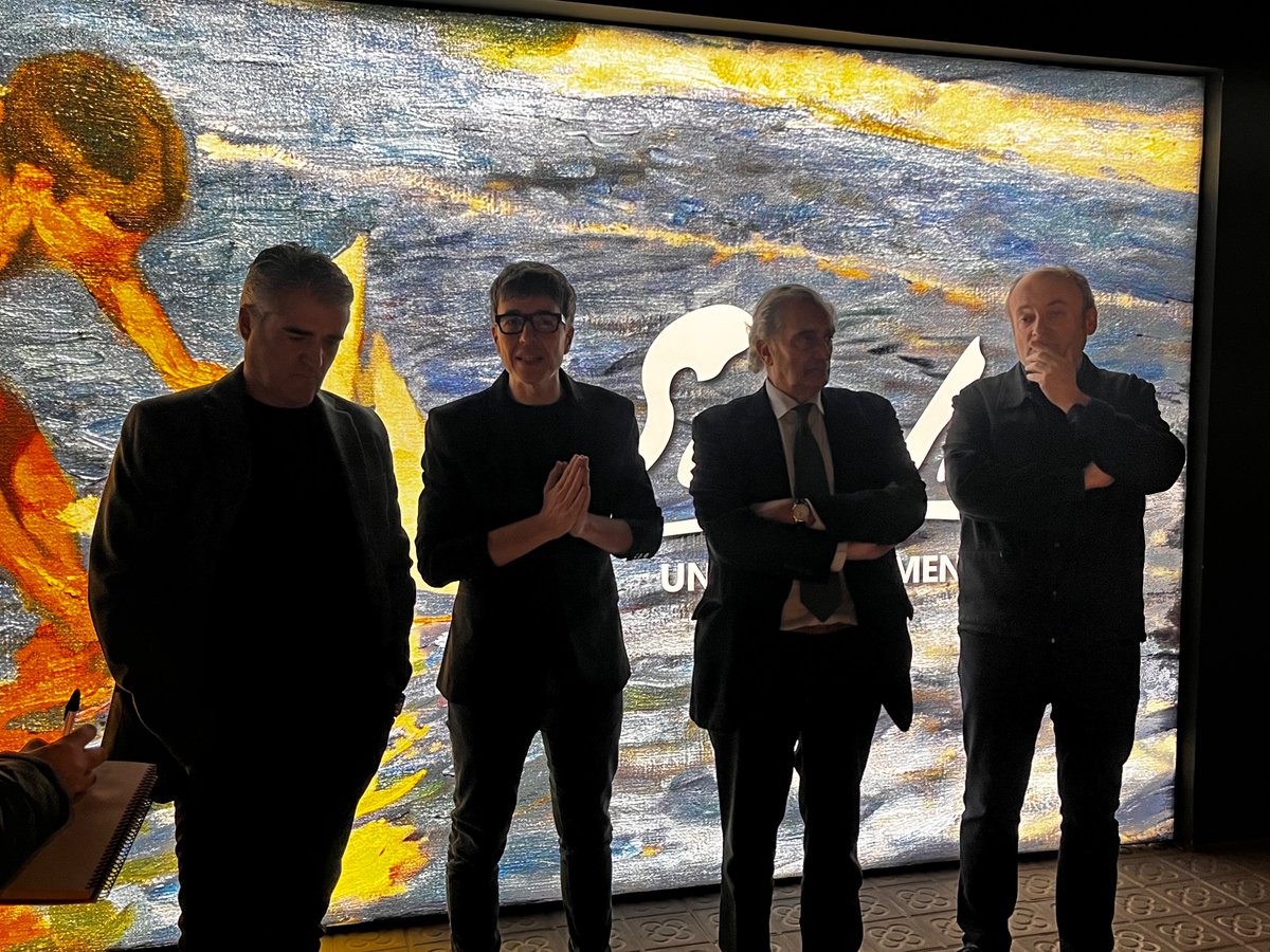 Jordi Foz Dalmau (@jordifoz) on Twitter photo Inagurada l’exposició sobre Sorolla a l’<a href="/amatllerdigital/">Centre d'Art Amatller</a>.
300 m2 de sala immersiva per projectar en versió digital les obres més emblemàtiques de Joaquín Sorolla, que dialoguen amb una selecció dels seus quadres. Tot en un espai fantàstic al Passeig de Gràcia de Barcelona. Inagurada l’exposició sobre Sorolla a l’<a href="/amatllerdigital/">Centre d'Art Amatller</a>.
300 m2 de sala immersiva per projectar en versió digital les obres més emblemàtiques de Joaquín Sorolla, que dialoguen amb una selecció dels seus quadres. Tot en un espai fantàstic al Passeig de Gràcia de Barcelona.