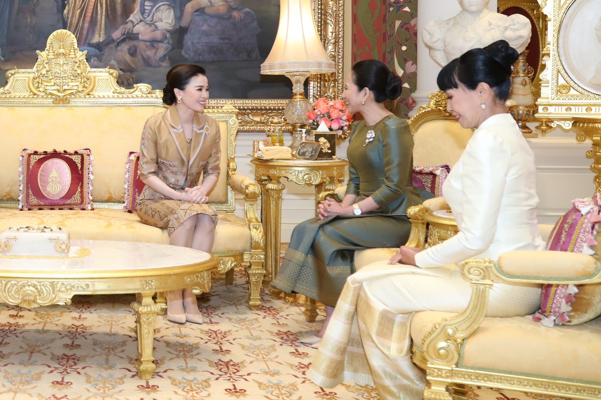 prd_official's tweet photo. พระบาทสมเด็จพระเจ้าอยู่หัว เสด็จออกพร้อมด้วย สมเด็จพระนางเจ้า ฯ พระบรมราชินี
พระราชทานพระบรมราชวโรกาสให้ นายเศรษฐา ทวีสิน นายกรัฐมนตรี นำ สมเด็จมหาบวรธิบดี ฮุน มาเนต นายกรัฐมนตรีราชอาณาจักรกัมพูชา และ ภริยา เข้าเฝ้าฯ
ในโอกาสเดินทางเยือนประเทศไทยอย่างเป็นทางการ https://t.co/Zf42bFDlD5