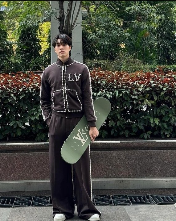 Natty9915823428's tweet photo. หนุ่มหล่อเท่น่ารักไม่ไหว (เทอน่ารัก จนเกินต้าน)
IG:hirunkit_
#hirunkit_ #koae https://t.co/LTZjeDLESG
