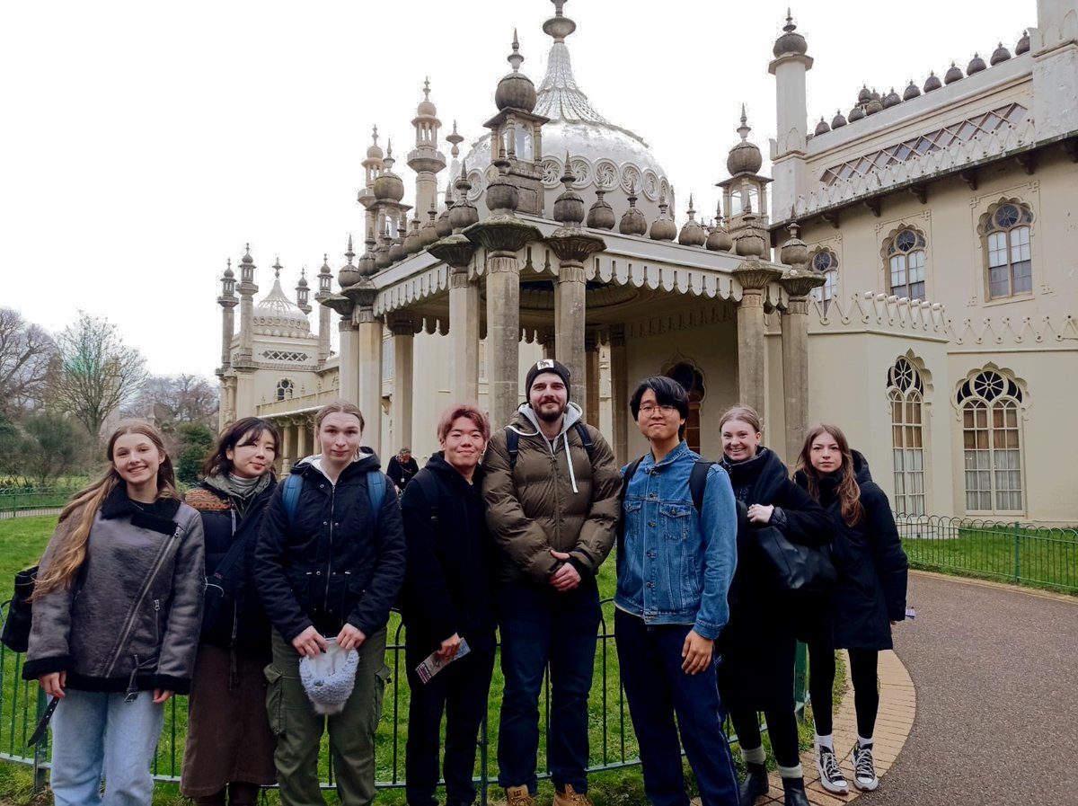 This Monday we welcomed some wonderful students from Japan, Switzerland, Turkey, South Korea, Lithuania, and more! They enjoyed an introductory tour of Brighton, which ended with a visit of the charming Royal Pavilion Gardens ✨🗺️🌳 #elcschools #elcbrighton #royalpavilion