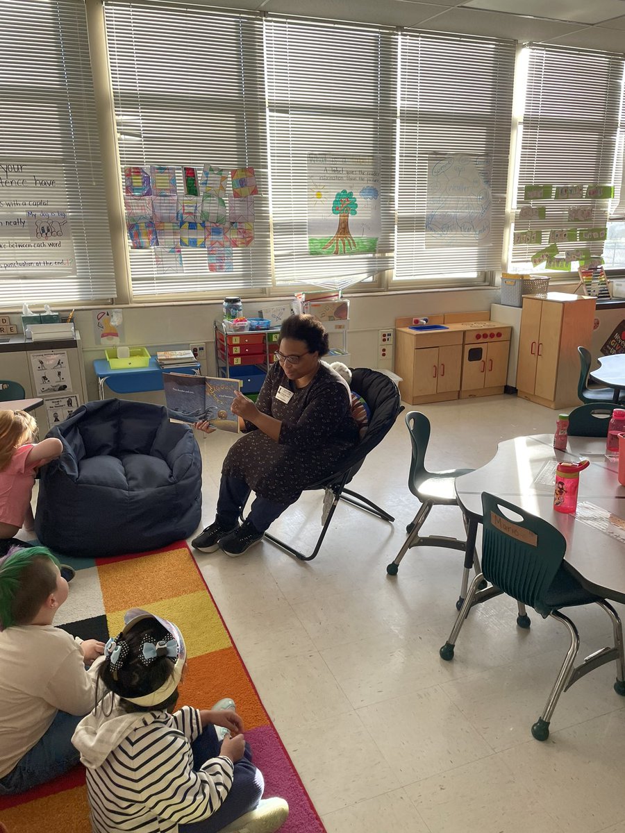 OverlookReading's tweet photo. Guest Readers are helping us celebrate World Read Aloud Day! #overlookreads https://t.co/02bPhsifCn