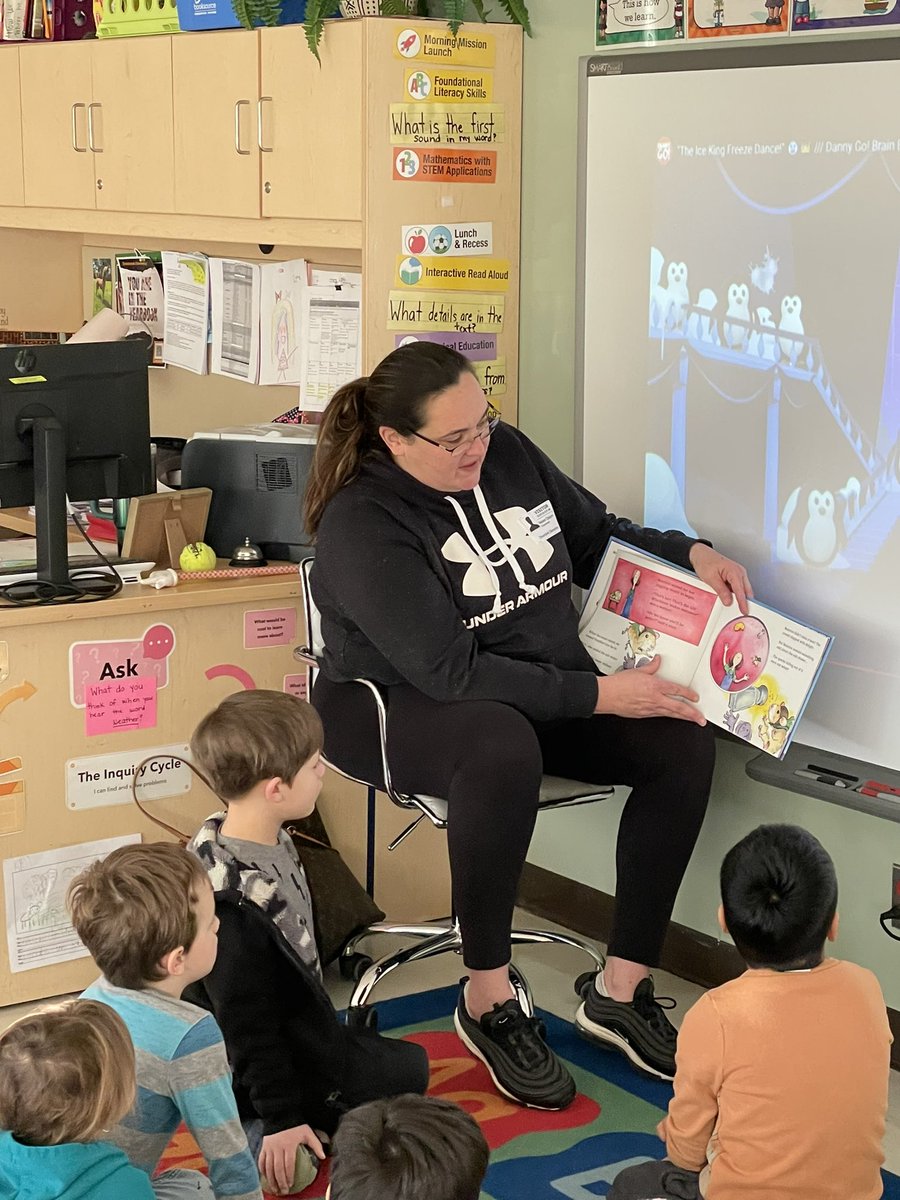 OverlookReading's tweet photo. Guest Readers are helping us celebrate World Read Aloud Day! #overlookreads https://t.co/02bPhsifCn