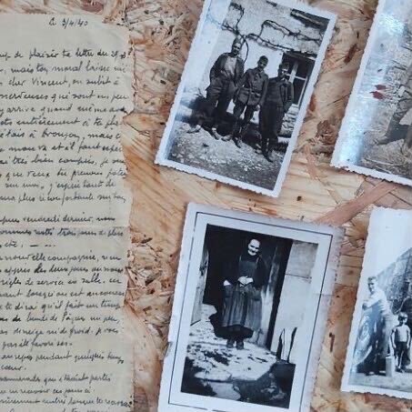 LMPositif's tweet image. 🇫🇷 Perdu depuis 84 ans, le portefeuille d’un soldat de la Seconde Guerre mondiale a été retrouvé par des retraités sous le foin d’une grange en Haute-Saône ! Il contient des photos, une lettre datée du 4 avril 1940 et des stylos ! 👏 (RTL)

📸 Jean-François Maillot