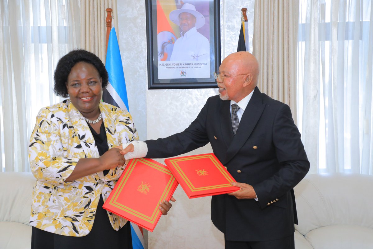 This afternoon,@GenJejeOdongo and I signed the Country Hosting Agreement for the Independent Regulatory Board (IRB) of the @EAPowerPool at the @UgandaMFA headquarters.@ERA_Uganda @NankabirwaRS