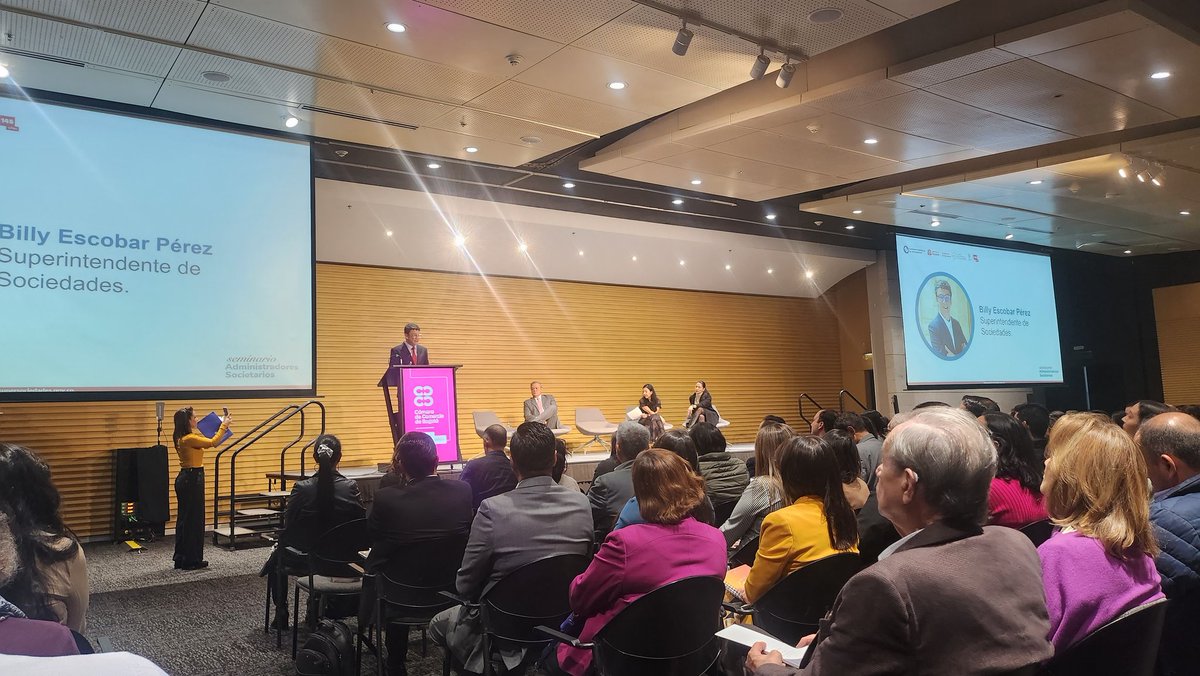 santiagomelog93's tweet photo. En este momento se lleva a cabo el Seminario: Administradores Sociales organizado por @Abogcom @SSociedades  @Juris_urosario y @camaracomerbog https://t.co/8nEN1Q1Xqb