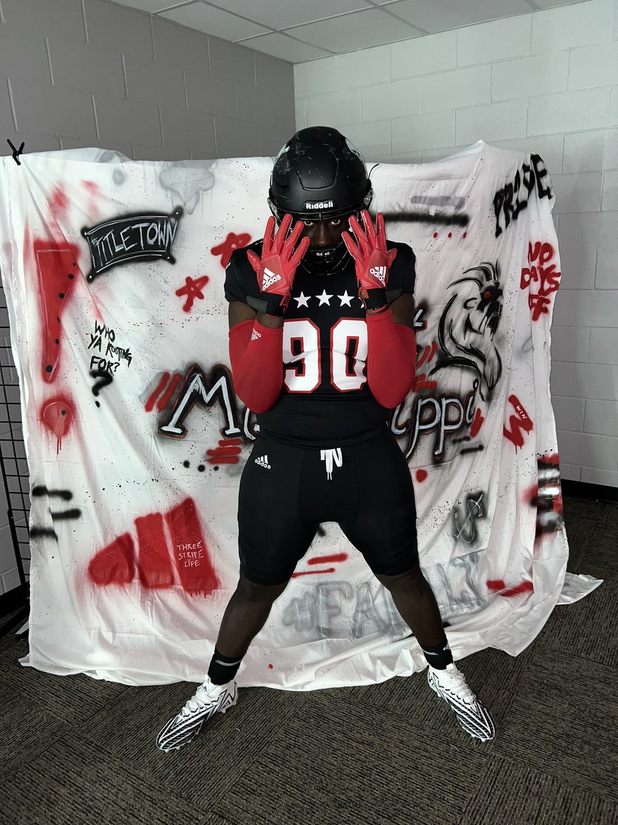 I will be signing in the Clinton high school library today @ 9:30! any and everyone is invited and greatly appreciated ...Thank you all❤️🖤