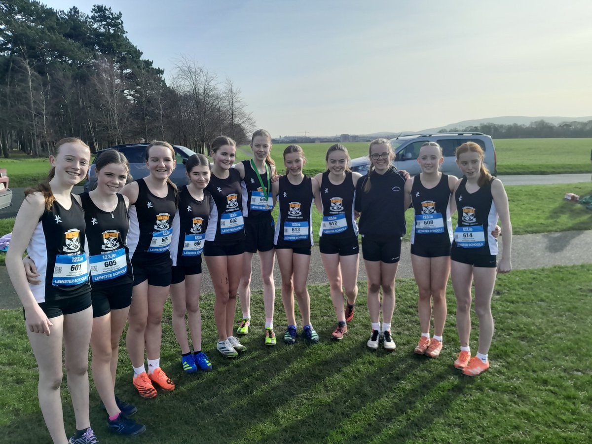 Great running and huge effort from the whole group today at the Leinster Schools XC Champ's in the Phoenix Pk. Rachel Keaney (centre) Junior Girls Champion - brilliant. @NewCol_Official @NCUVeritas @KildareAthletix @irishathletics