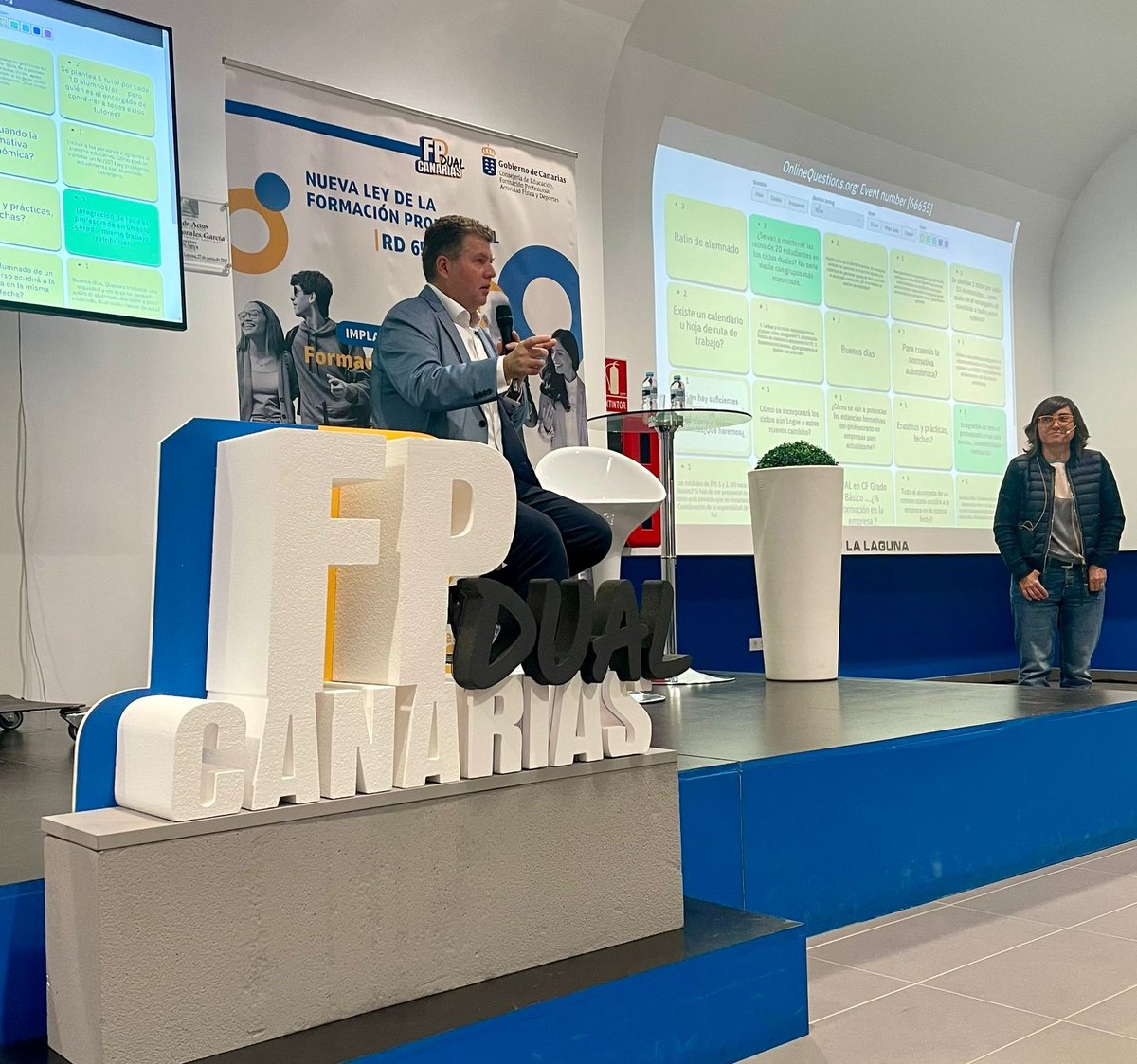 🔵 La FP Dual potenciará la incorporación de empresas al ecosistema de esta rama de enseñanza.

El viceconsejero Francisco Rodríguez, dio las claves de la nueva #LeyFP en la jornada de formación para prospectores que ha tenido lugar hoy en el <a href="/cifplalaguna/">CIFP LA LAGUNA</a>, en Tenerife.