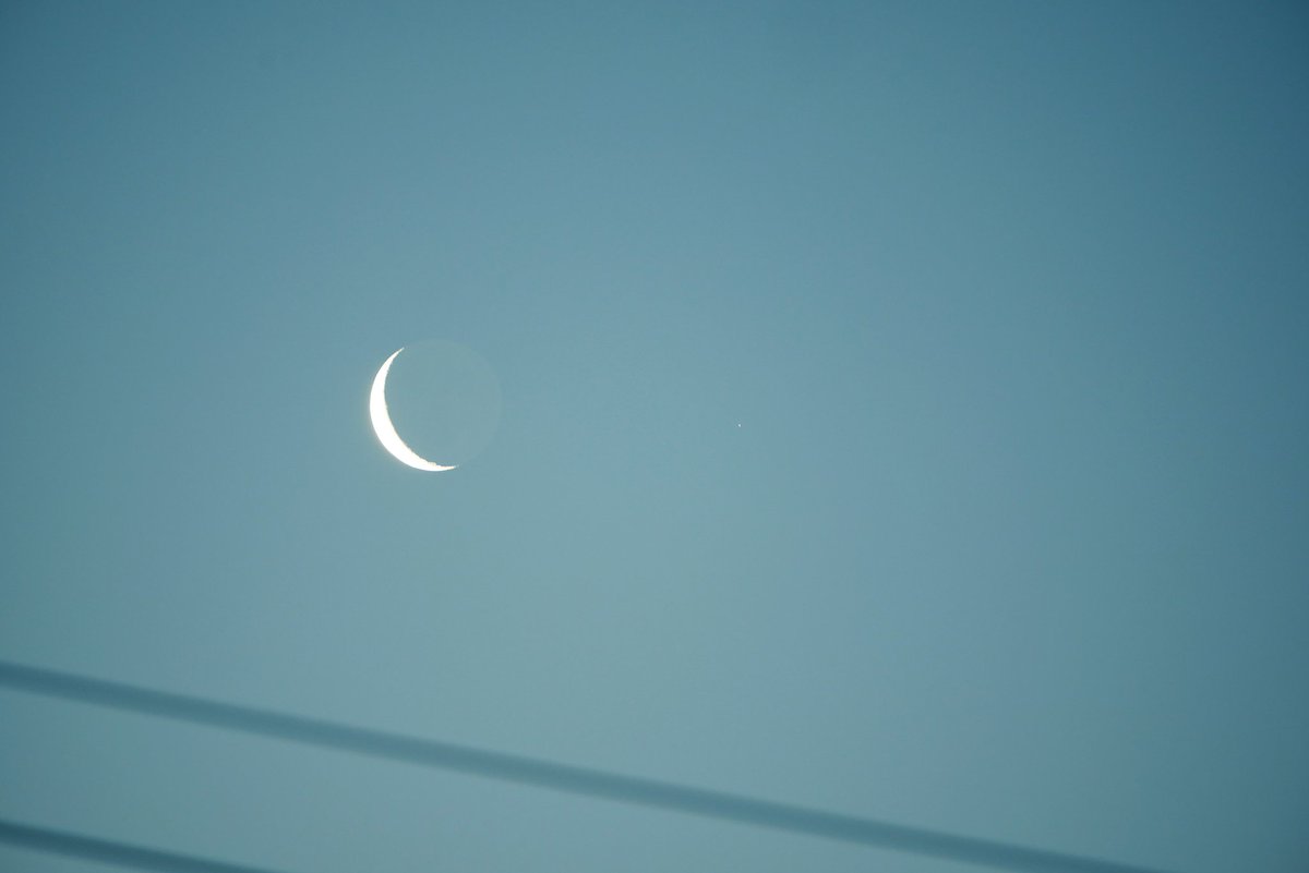 三日月
#月　#月の写真　#三日月　#moon　#cresentmoon #lumixjapan