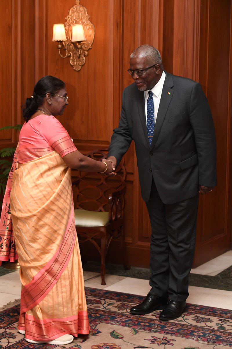 Prime Minister Mark Phillips of the Cooperative Republic of Guyana called on President Droupadi Murmu at Rashtrapati Bhavan. The President appreciated Guyana’s efforts and leadership in the areas of climate change, green energy, and sustainable development.