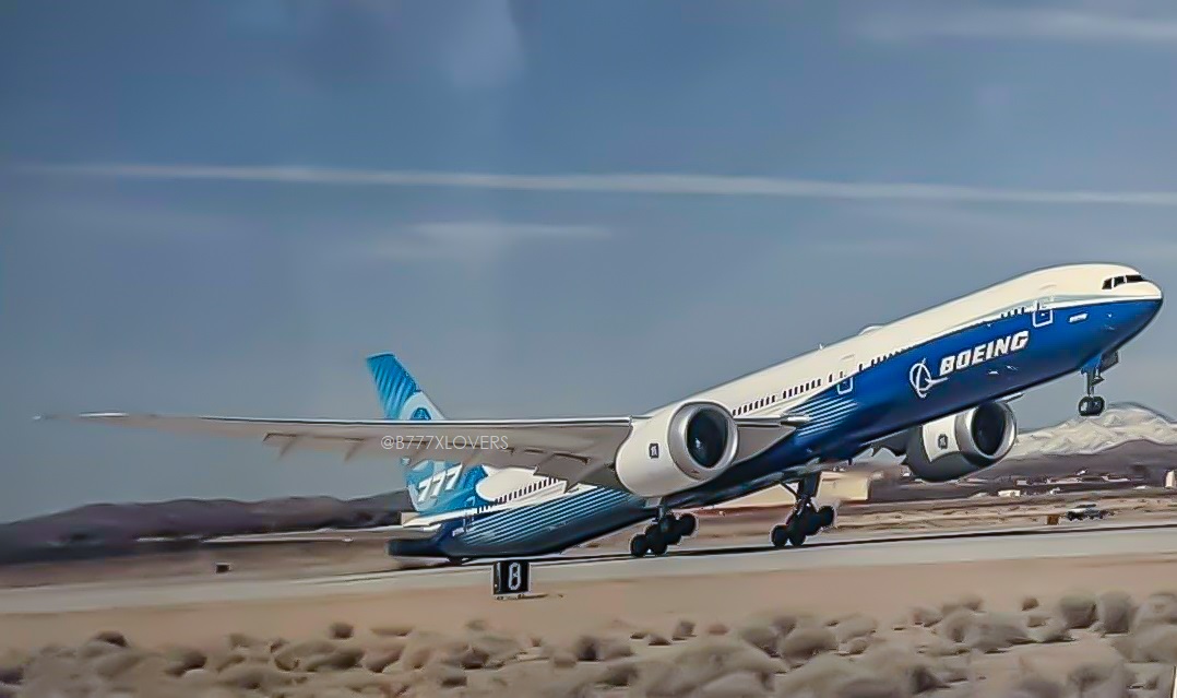 確認ページ2017 Boeing 777-9 VMU test takeoff, the tail of the aircraft is