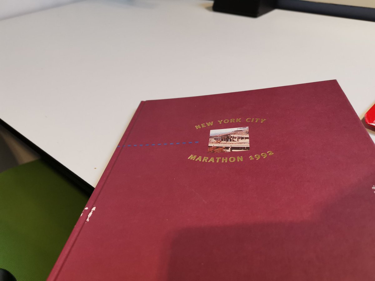 New York City Marathon 1992. Ook Willem Alexander deed mee. Ik schrijf dit boek af voor @hvaBibliotheek. Zal ik het opsturen <a href="/PCvanOranje/">Pieter-Christiaan</a>?