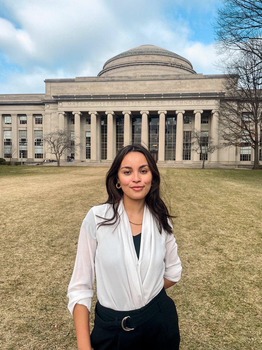 belenirureta's tweet image. ☄️ Unos días muy felices en Boston, presentando un seminario en @MIT y @Harvard sobre cómo detectar asteroides.
