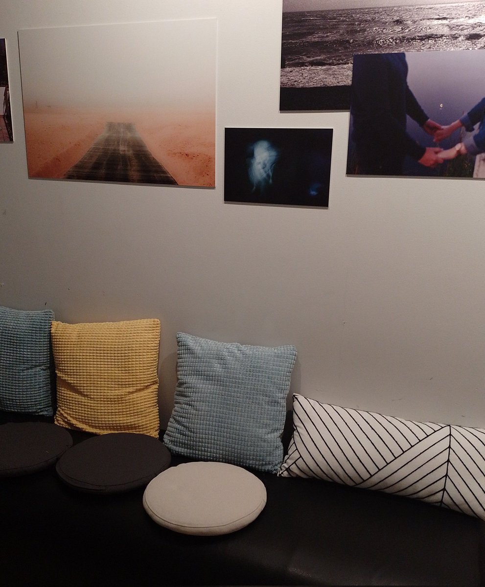 fibularyzacja's tweet image. Co za słota... 
(westchnęła biedna istota)
😉

A czy w Waszym ulubionym kinie też jest galeria (nie mylić z kinem w galerii [handlowej]), chill room i pyszne domowe pączki? 🤔

#mniam #idźnawystawę #idźdokina