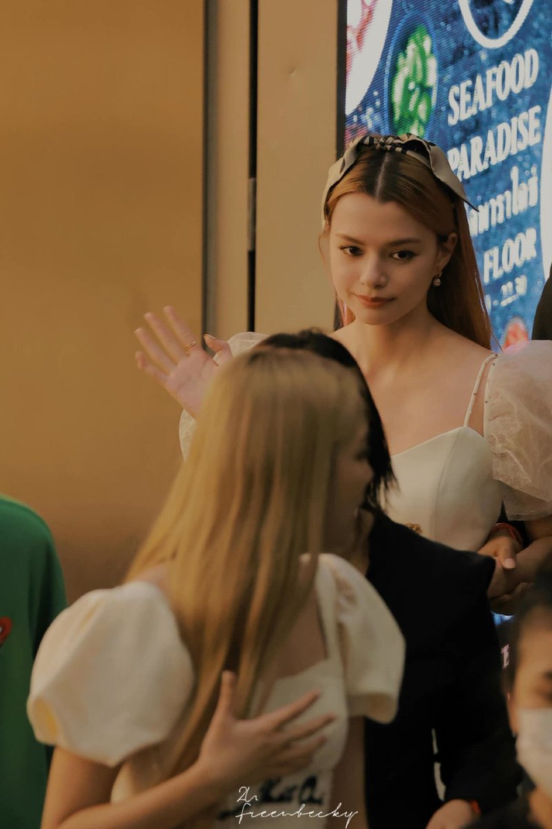 huffever_'s tweet photo. #MONSAMau 𝐀 𝐋𝐨𝐯𝐞 𝐁𝐞𝐭𝐰𝐞𝐞𝐧 𝐑𝐢𝐯𝐚𝐥𝐬
Quando as duas princesas de famílias rivais está namorando em segredo.

Como disfarçar os olhares?

Como manter as aparências?

Quando o ciúmes transborda por não poder tocar sua amada na frente de um "pretendente". https://t.co/7X4eLUtr9Z
