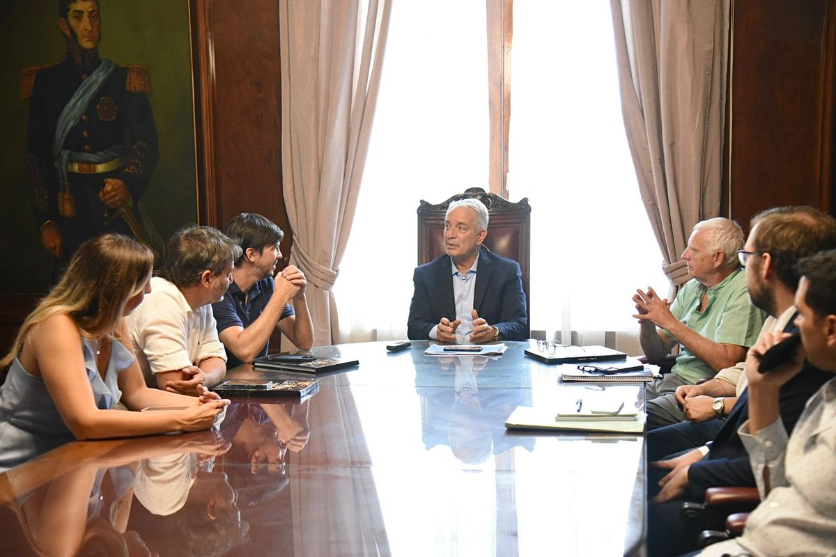 Junto al vocal Municipalidades “B” Daniel Chillo, ayer mantuvimos un encuentro con <a href="/Julio_Alak/">Julio Alak</a>, intendente de la ciudad de La Plata, capital y sede de los tres poderes Provinciales.